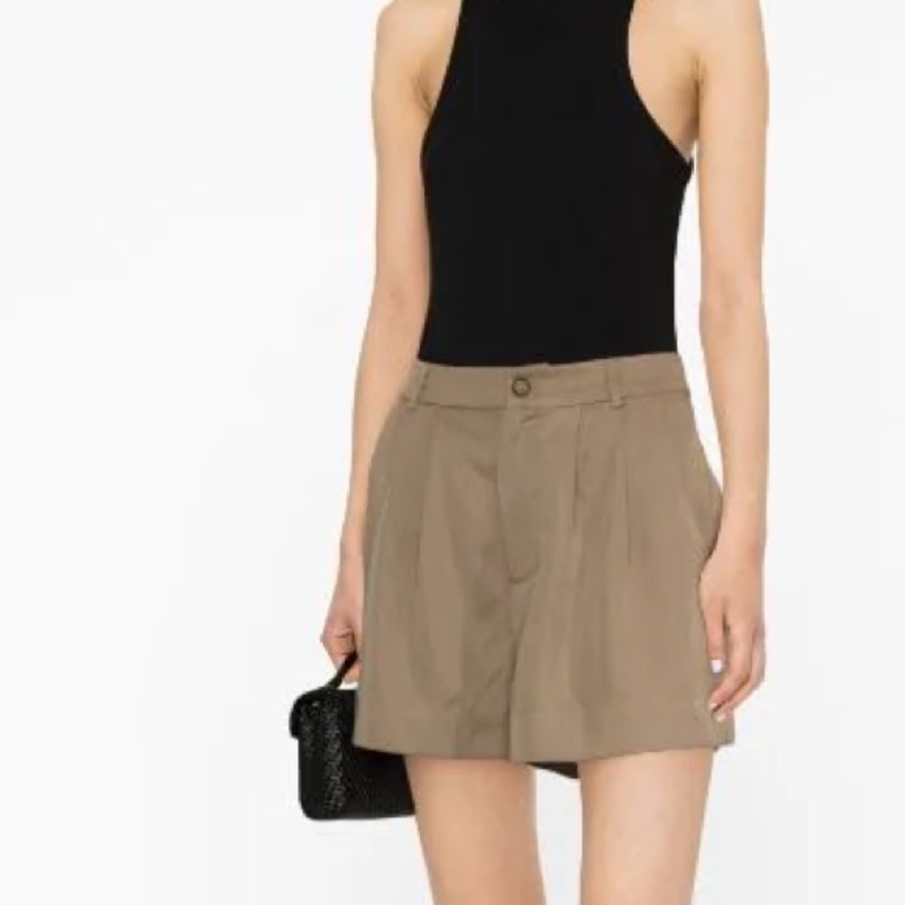Reformation Mason Short Mushroom Sz.4